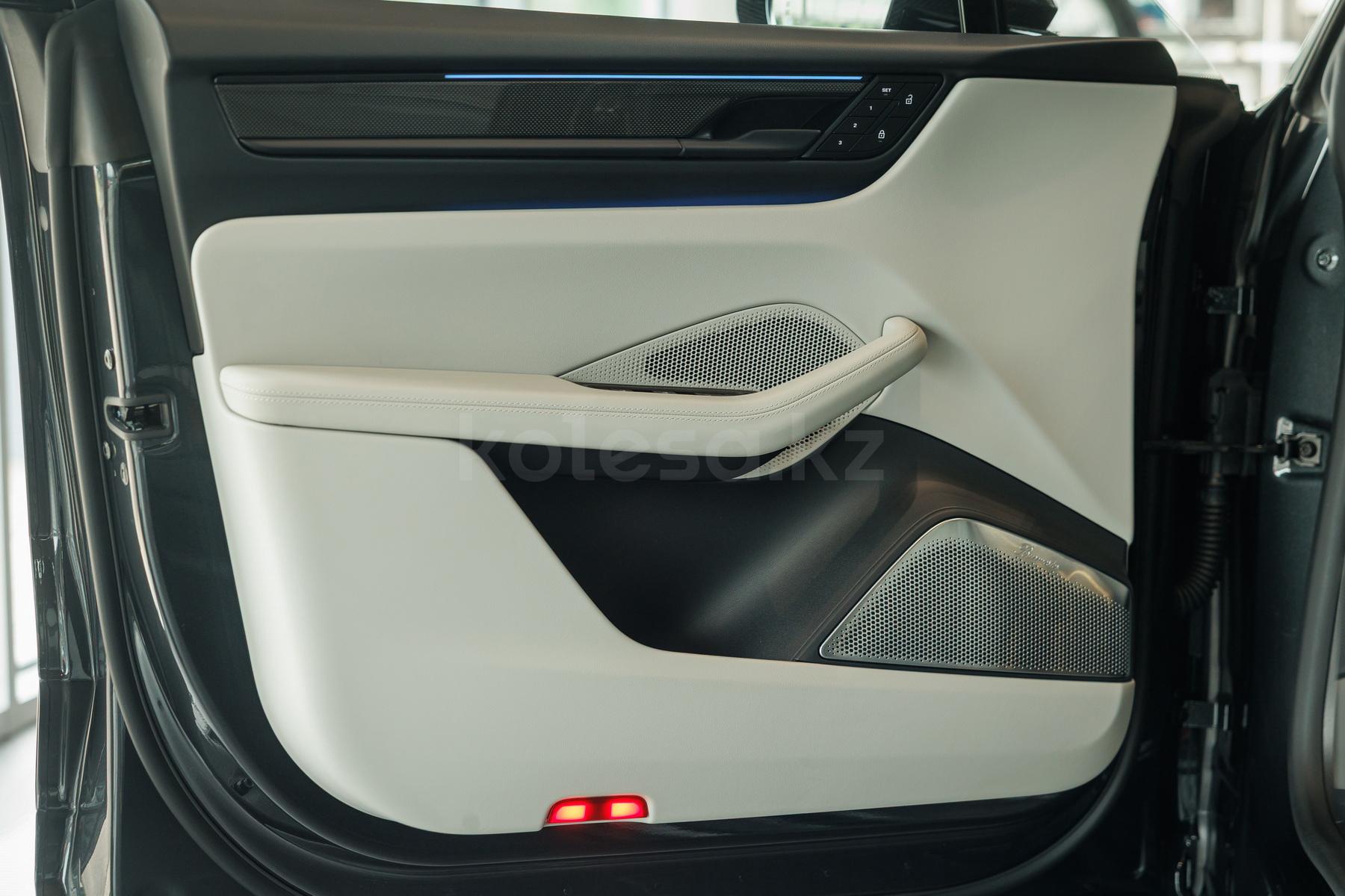 Porsche Macan EV SUV 2024 - н.в. года от 63 000 000 тенге