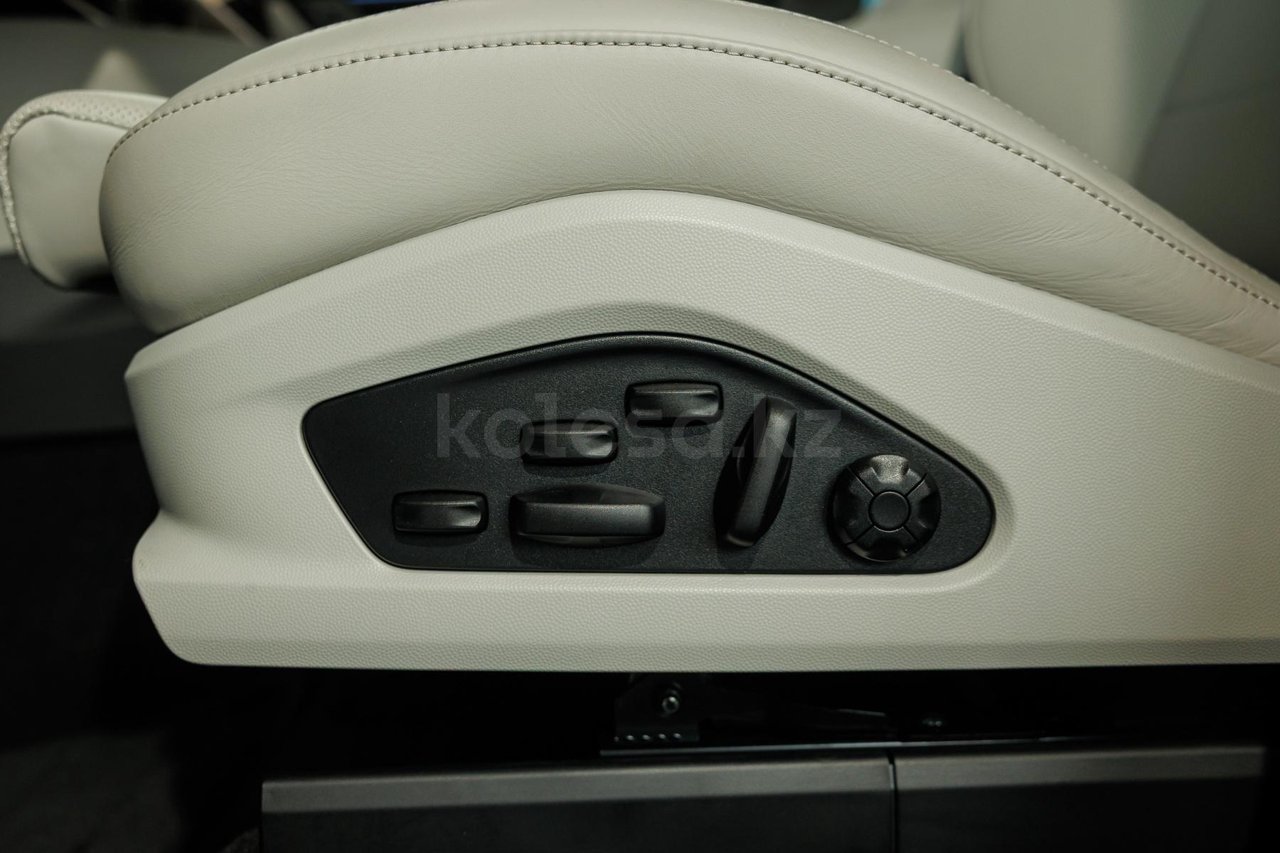 Porsche Macan EV SUV 2024 - н.в. года от 63 000 000 тенге