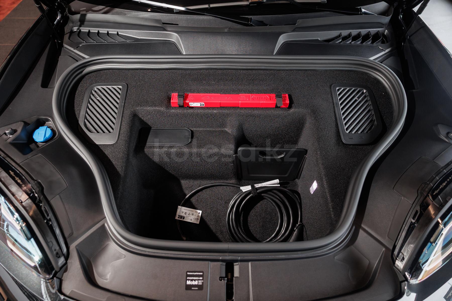 Porsche Macan EV SUV 2024 - н.в. года от 63 000 000 тенге