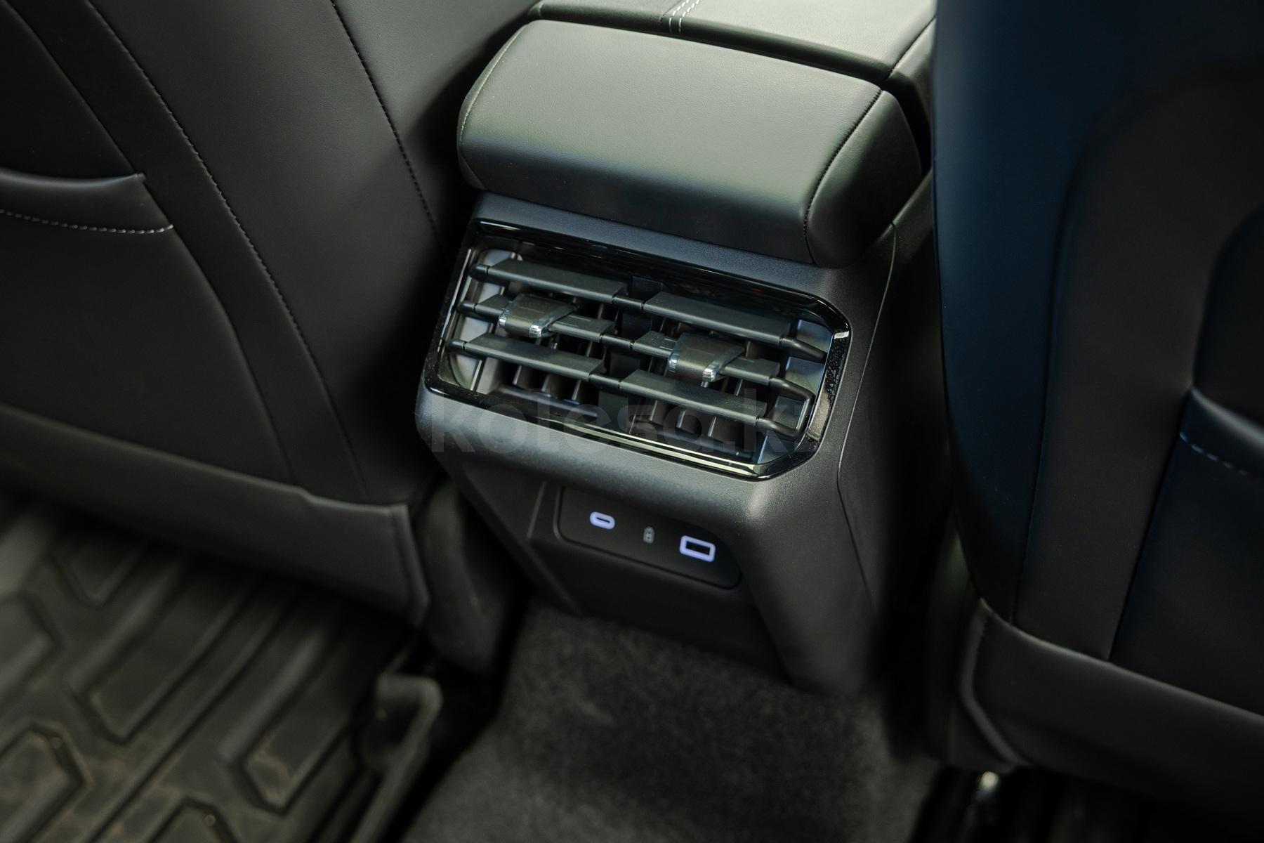 Lynk & Co 03 C 2022 - н.в. года от 13 790 000 тенге