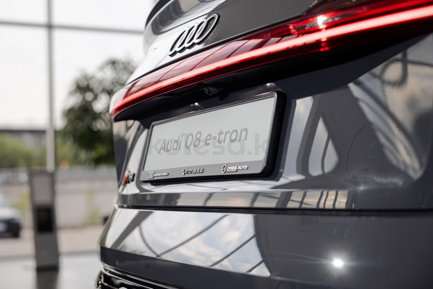 Audi Q8 e-tron SUV 2022 - н.в. года от 34 999 000 тенге