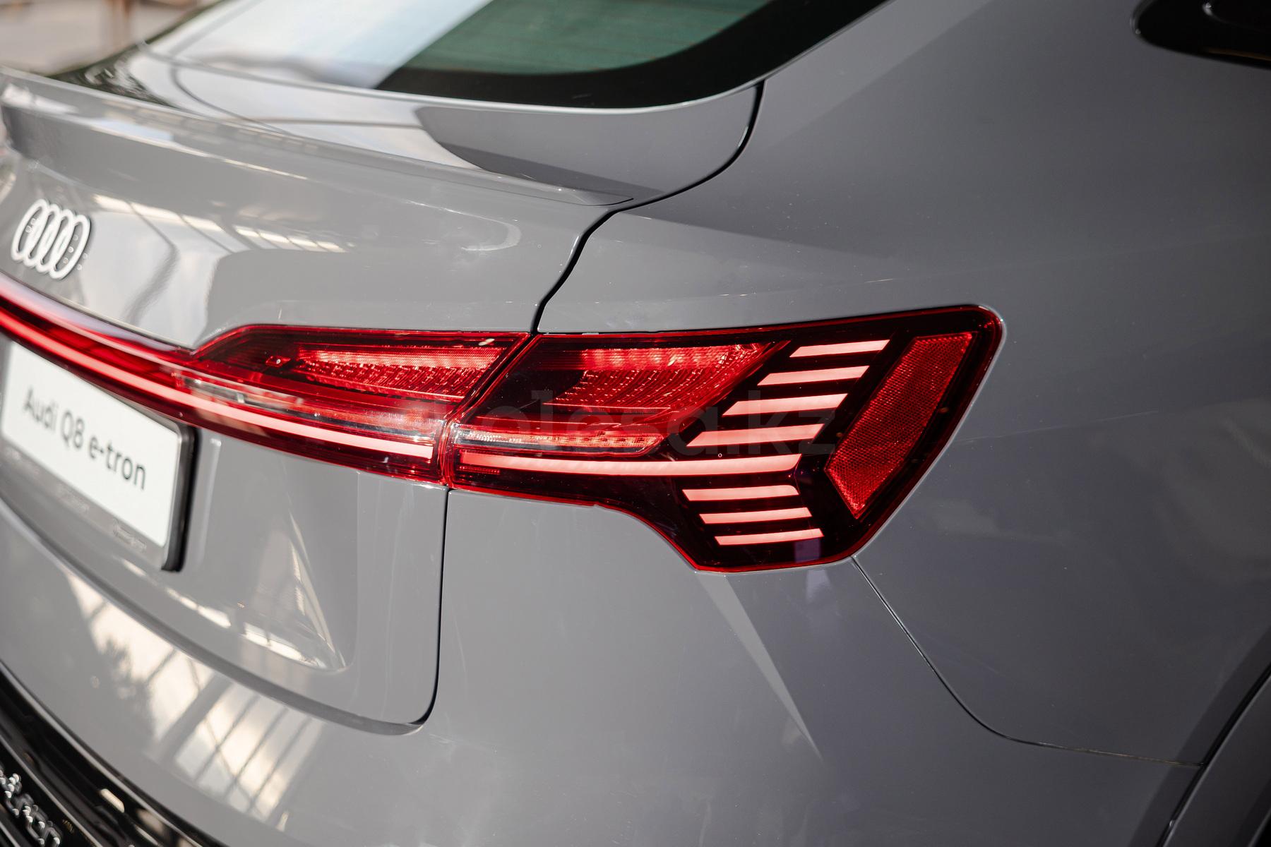 Audi Q8 e-tron SUV 2022 - н.в. года от 34 999 000 тенге