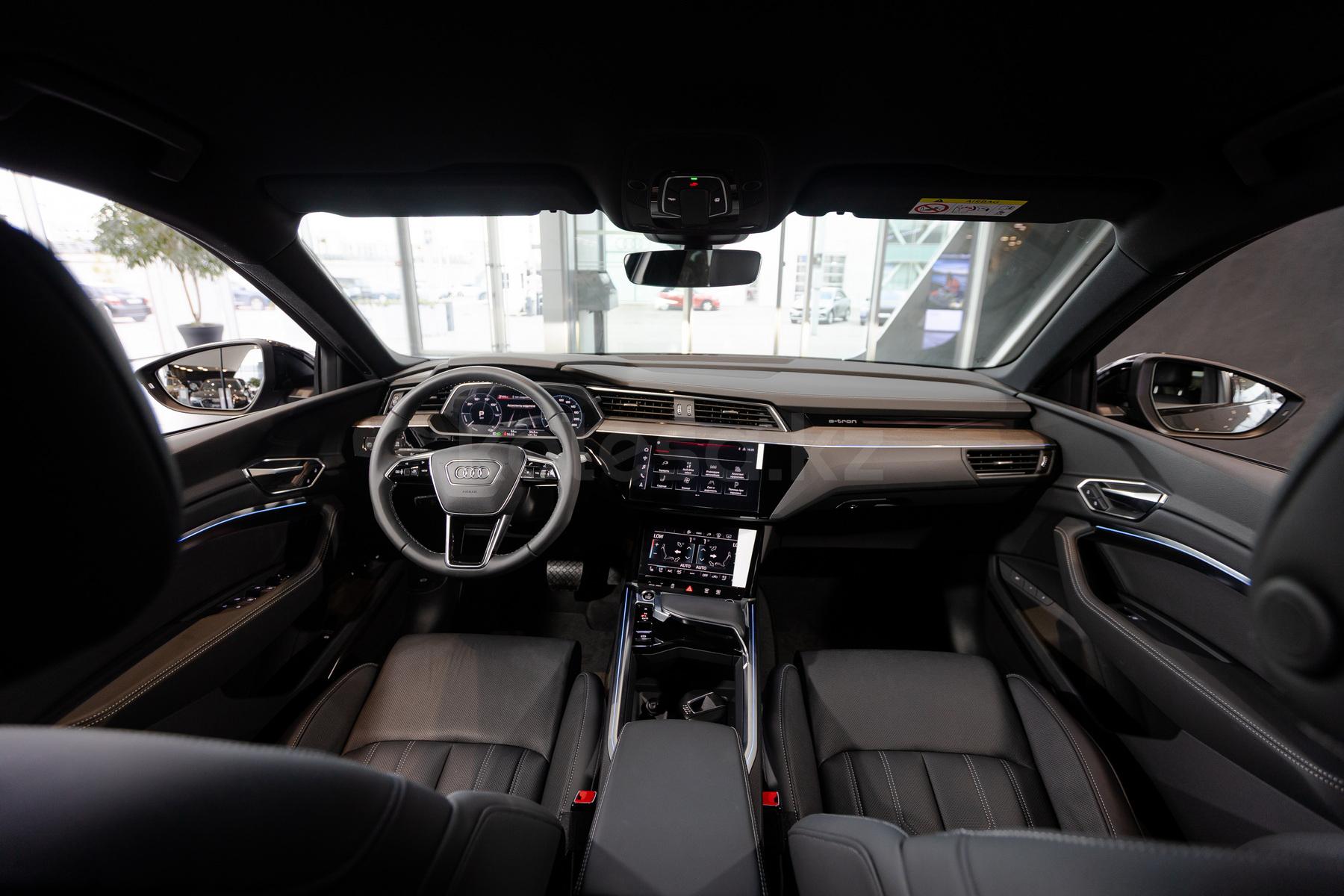 Audi Q8 e-tron SUV 2022 - н.в. года от 34 999 000 тенге