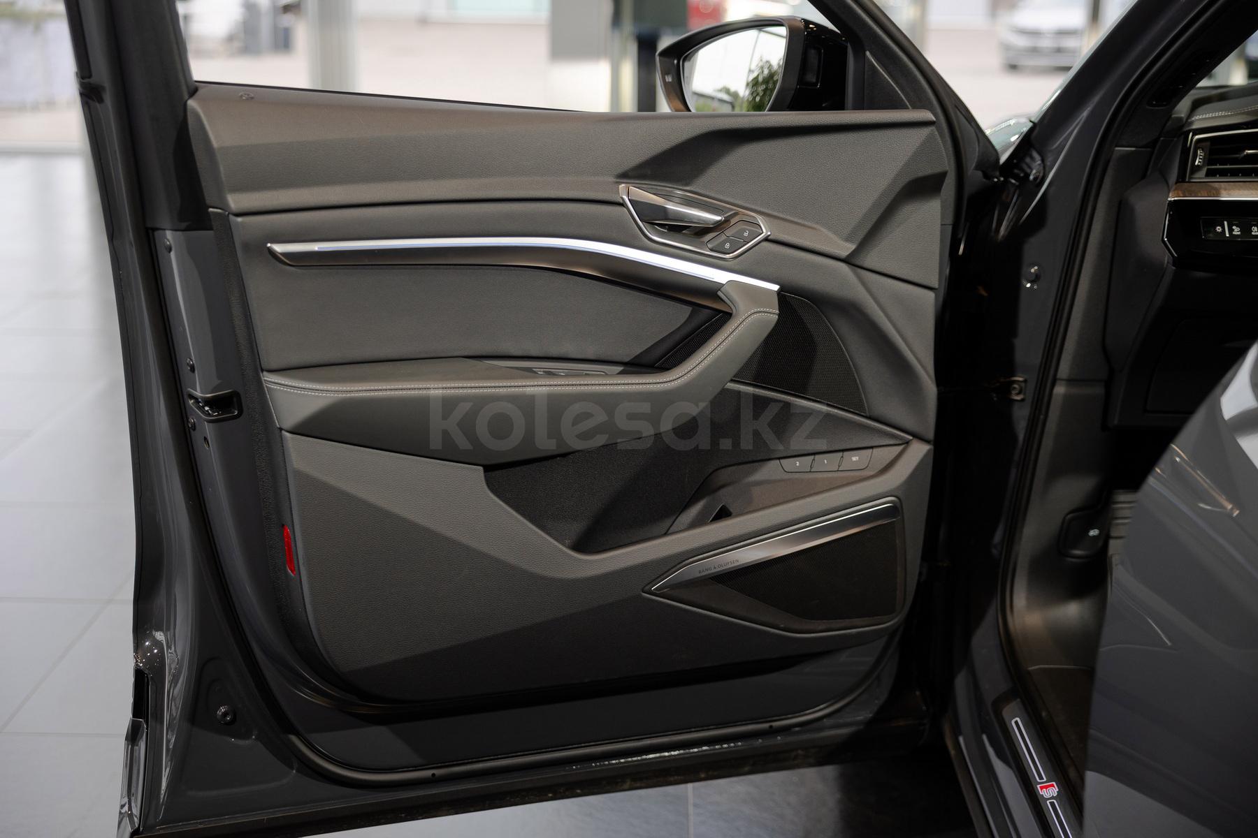 Audi Q8 e-tron SUV 2022 - н.в. года от 34 999 000 тенге