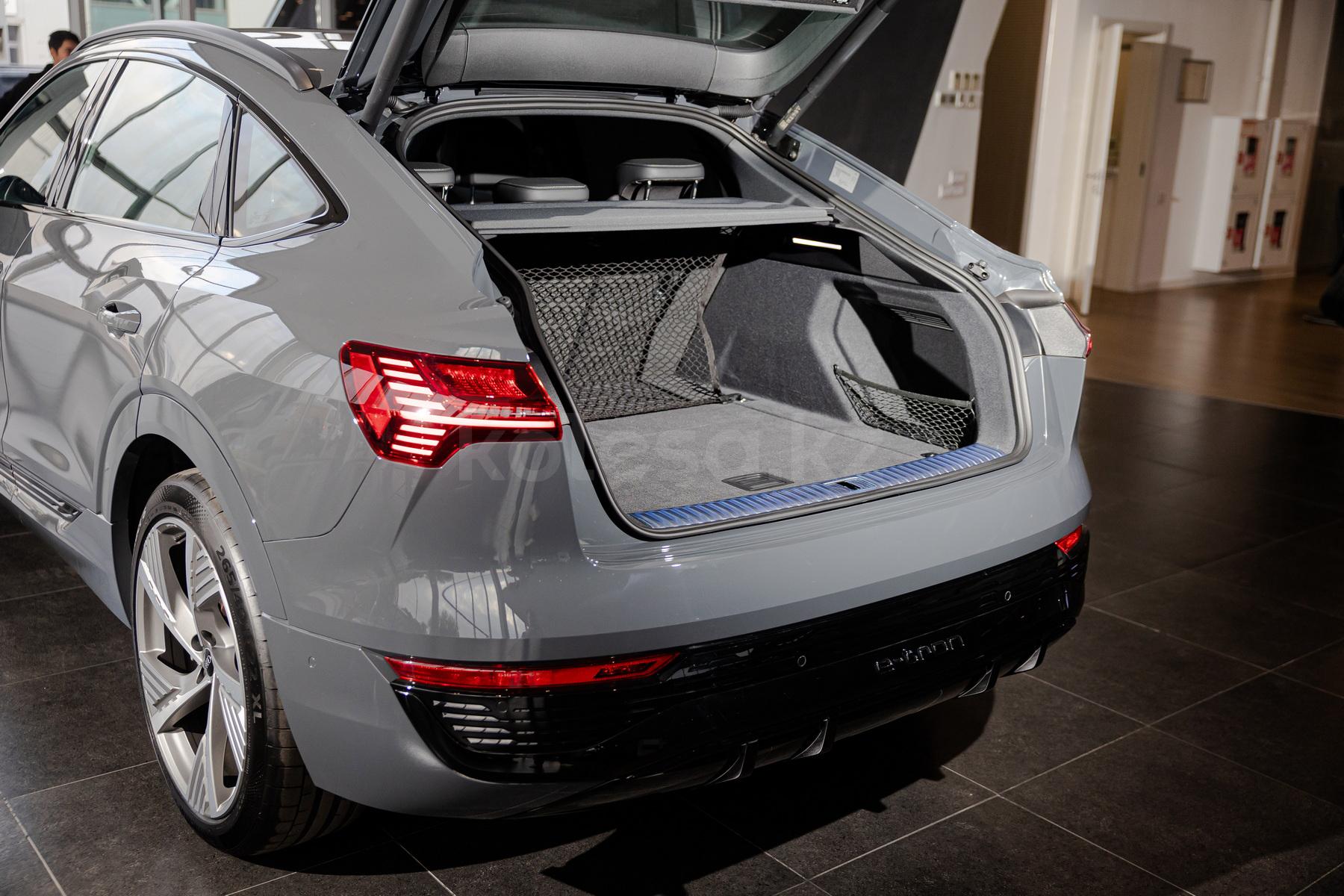 Audi Q8 e-tron SUV 2022 - н.в. года от 34 999 000 тенге