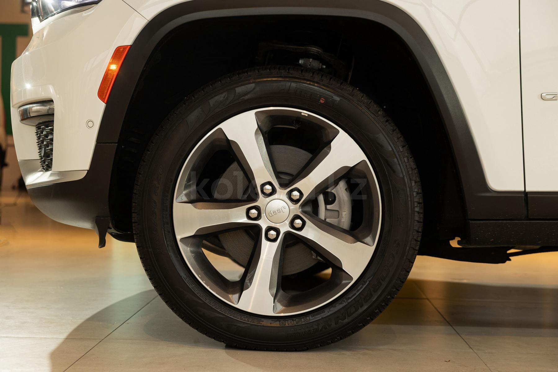 Jeep Grand Cherokee SUV 2021 - н.в. года от 36 900 000 тенге