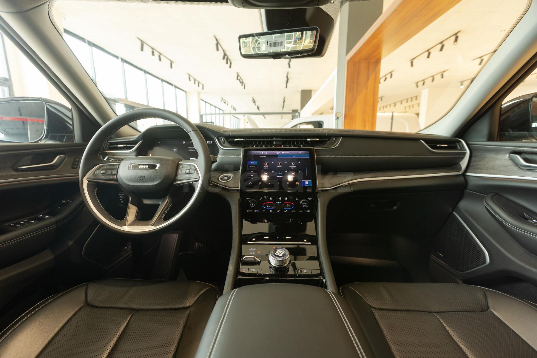 Jeep Grand Cherokee SUV 2021 - н.в. года от 36 900 000 тенге