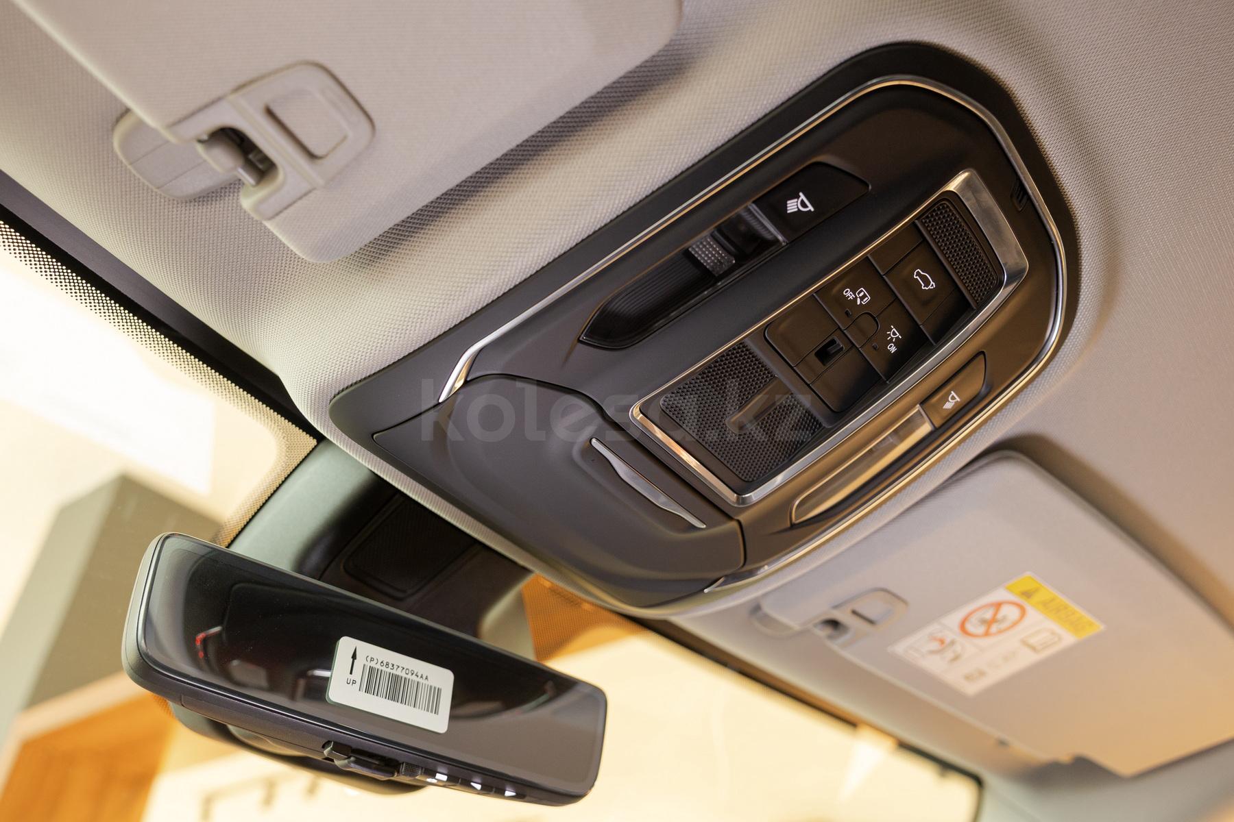 Jeep Grand Cherokee SUV 2021 - н.в. года от 36 900 000 тенге