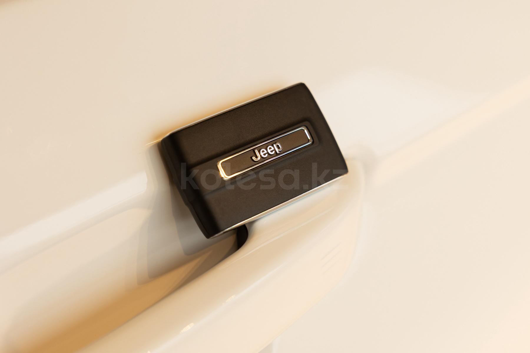 Jeep Grand Cherokee SUV 2021 - н.в. года от 36 900 000 тенге