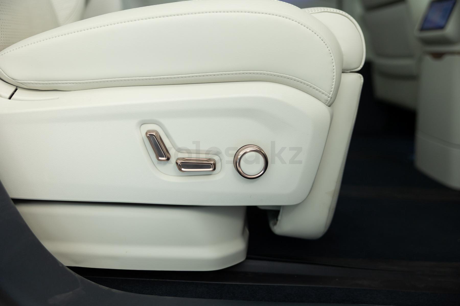 Lynk & Co 900 SUV 2025 - н.в. года от 25 500 000 тенге