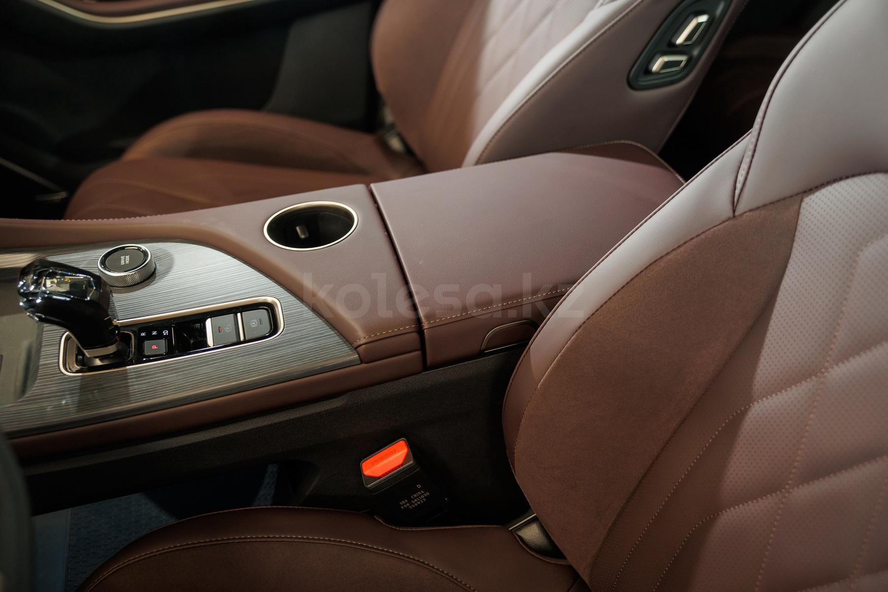 Soueast S09 SUV 2024 - н.в. года от 15 490 000 тенге