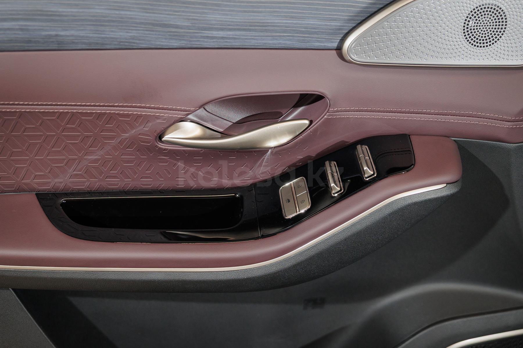 Soueast S09 SUV 2024 - н.в. года от 15 490 000 тенге