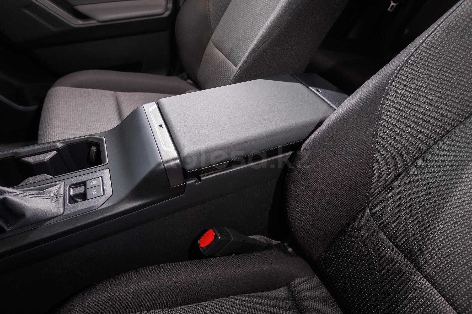 Toyota RAV4 SUV 2025 - н.в. года от 17 900 000 тенге