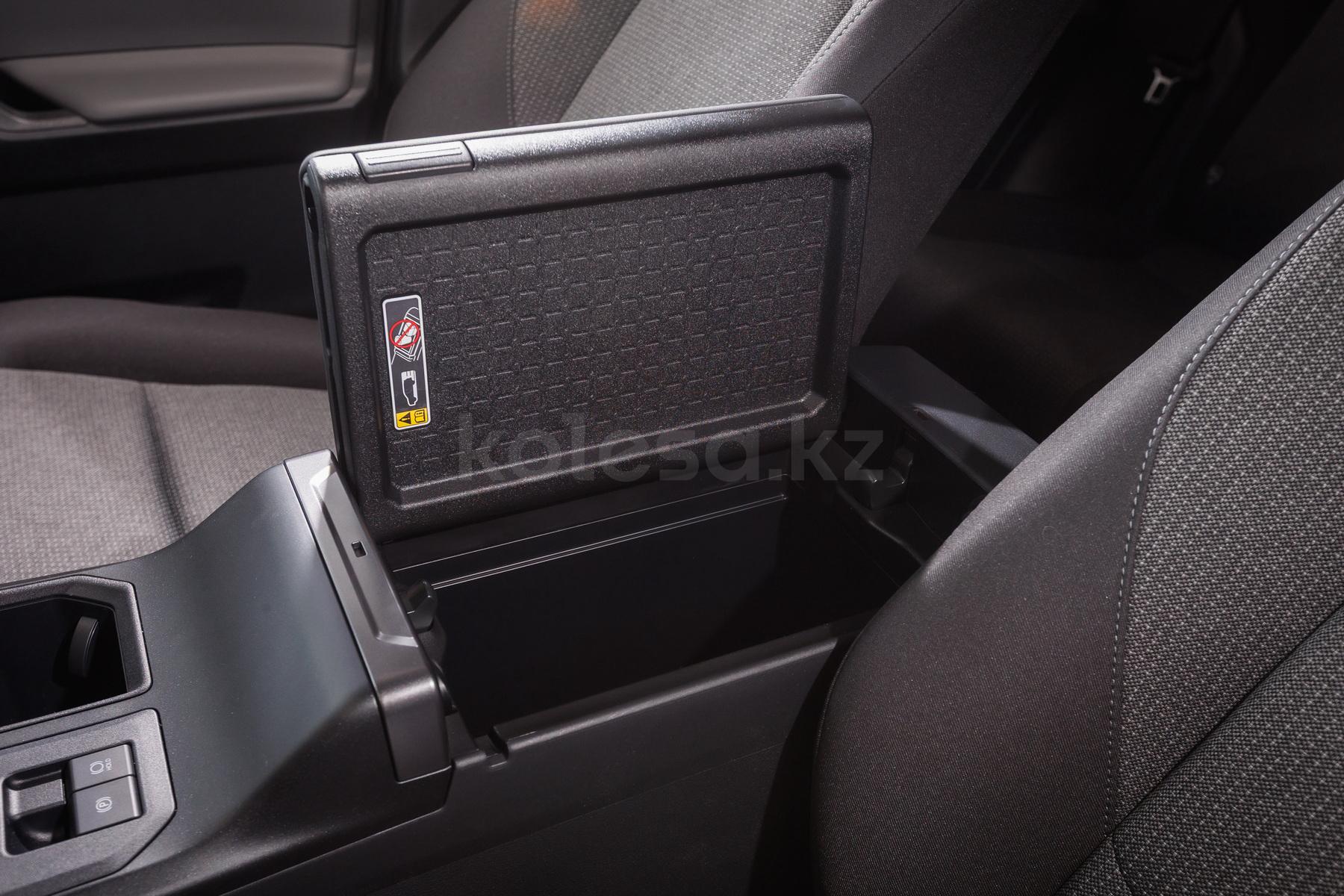 Toyota RAV4 SUV 2025 - н.в. года от 17 900 000 тенге