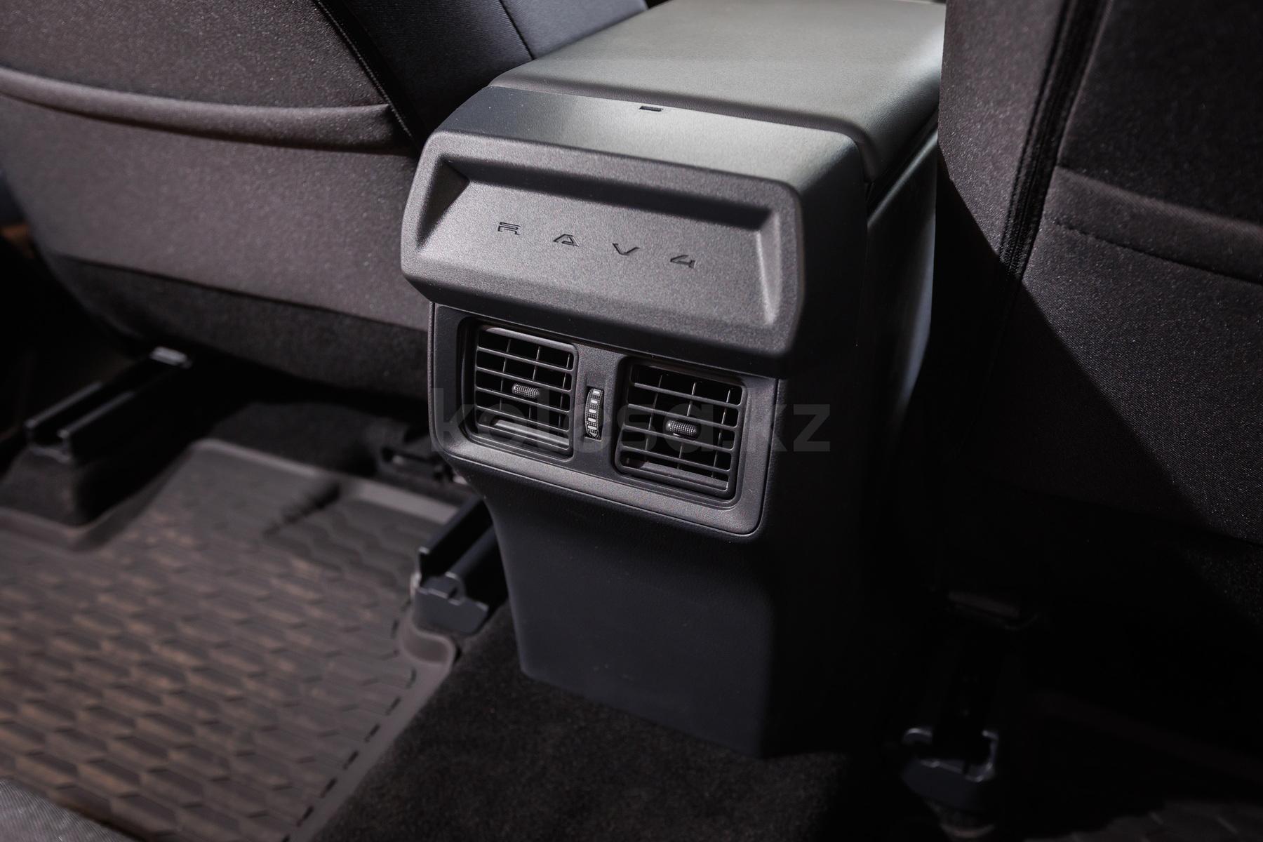 Toyota RAV4 SUV 2025 - н.в. года от 17 900 000 тенге