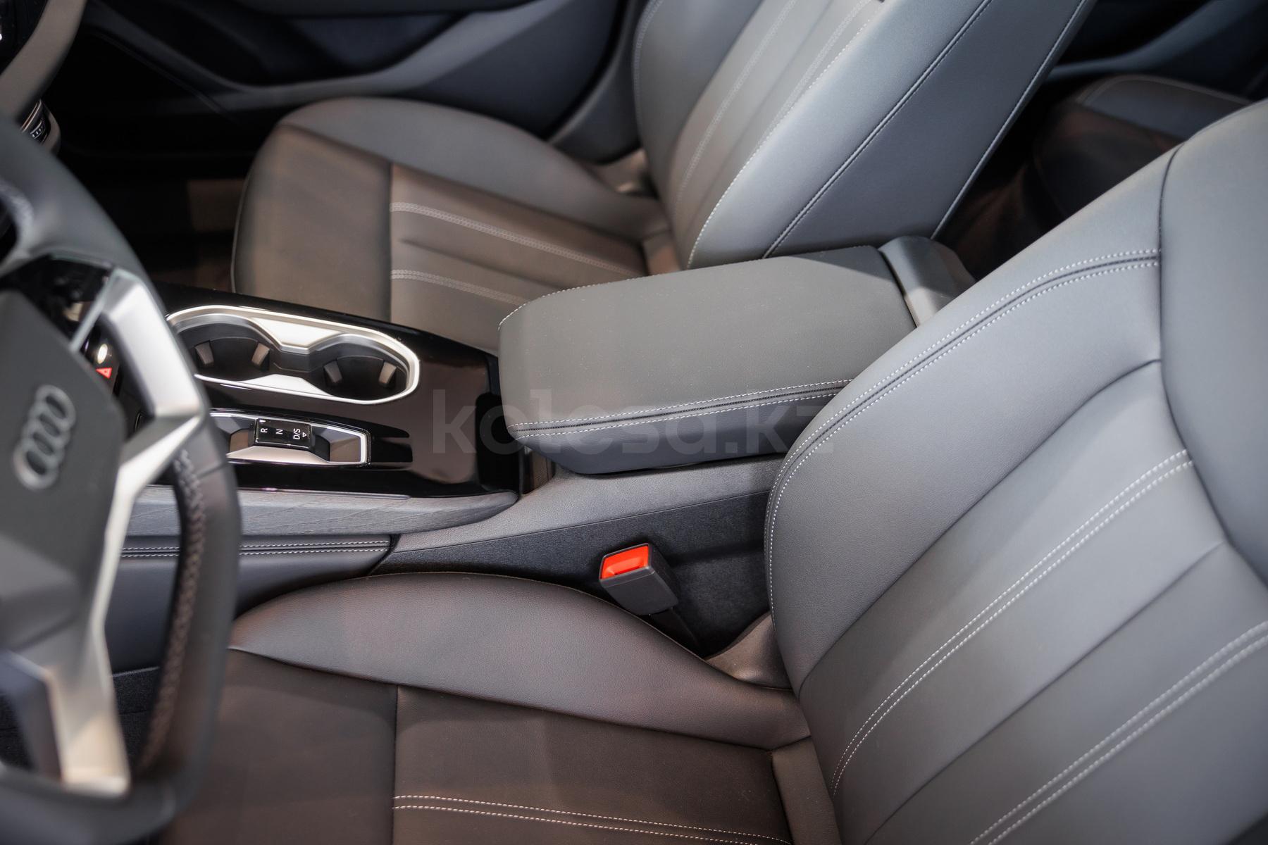 Audi A6 E 2025 - н.в. года от 42 000 000 тенге