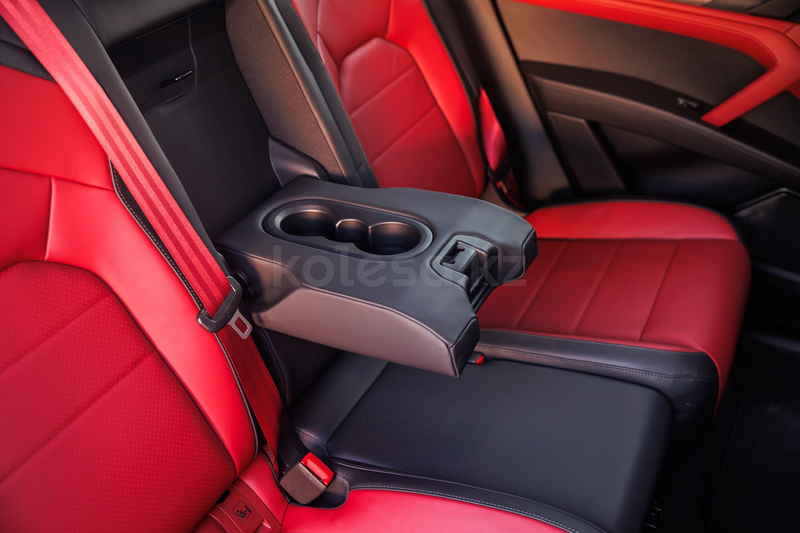 Porsche Cayenne SUV 2025 - н.в. года от 78 800 000 тенге