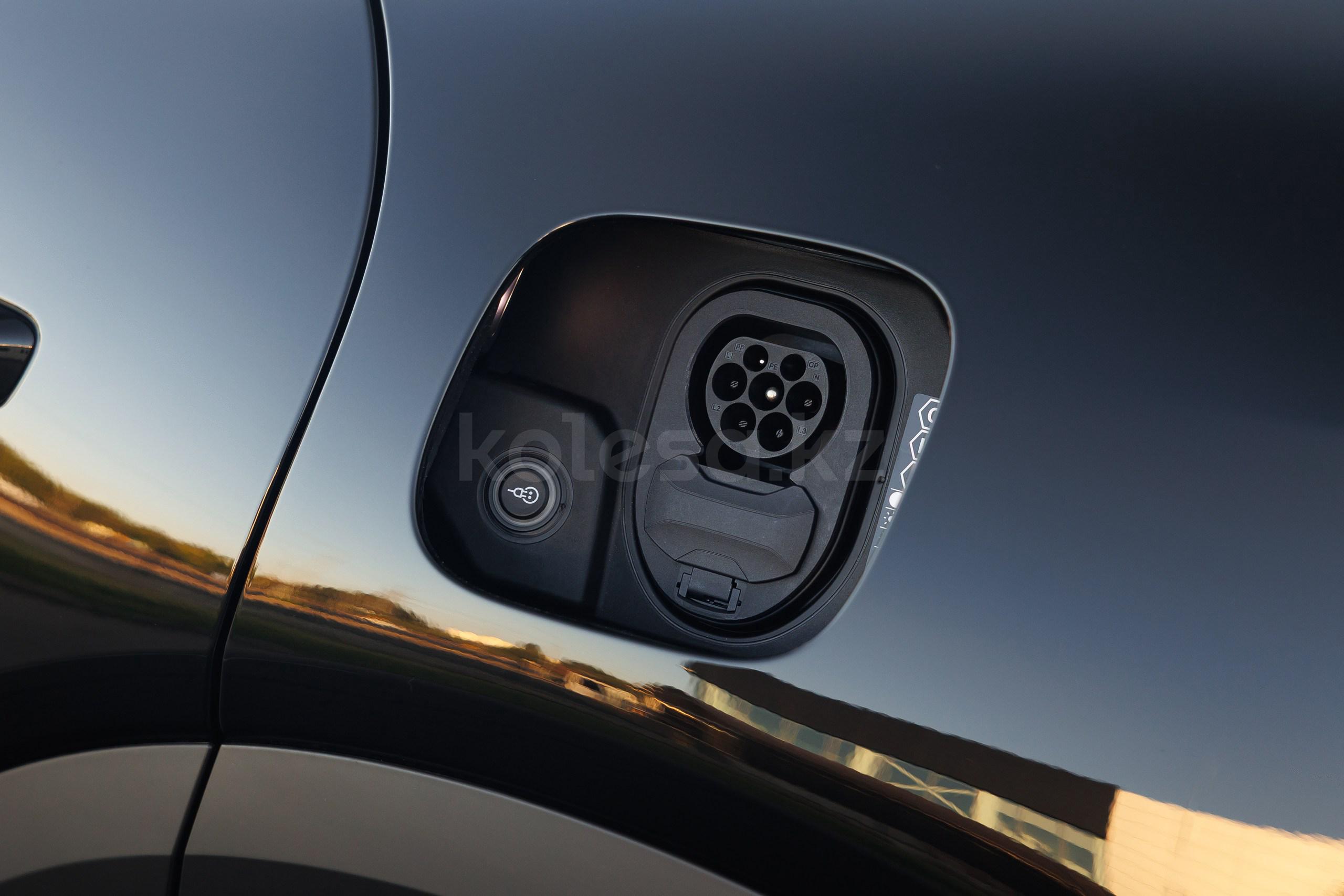 Porsche Cayenne SUV 2025 - н.в. года от 78 800 000 тенге