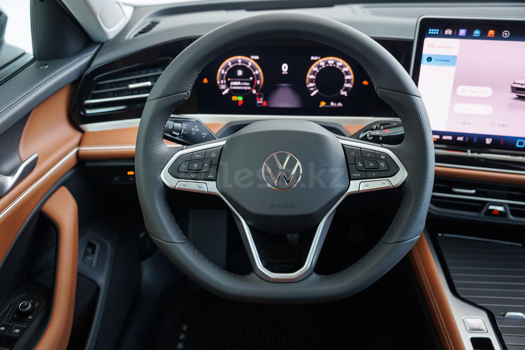 Volkswagen Passat D 2024 - н.в. года от 19 300 000 тенге
