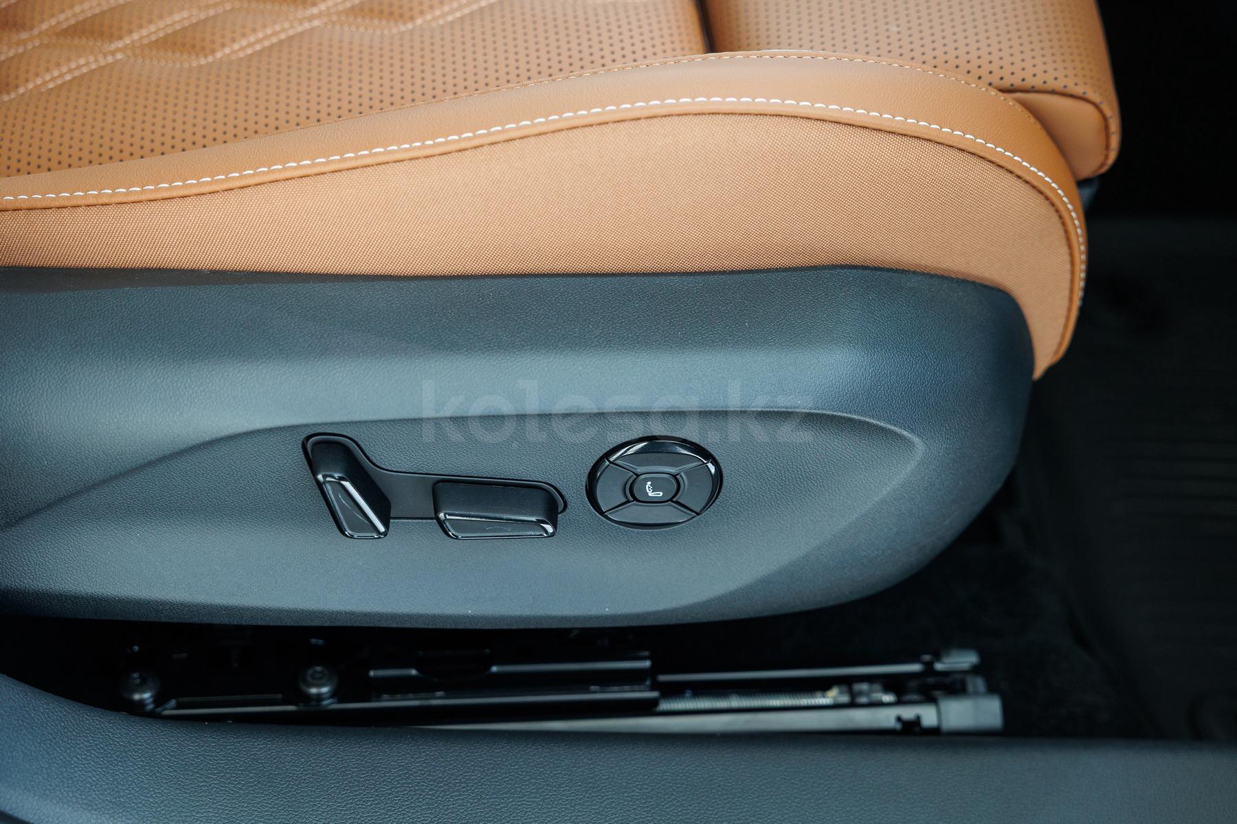 Volkswagen Passat D 2024 - н.в. года от 19 300 000 тенге