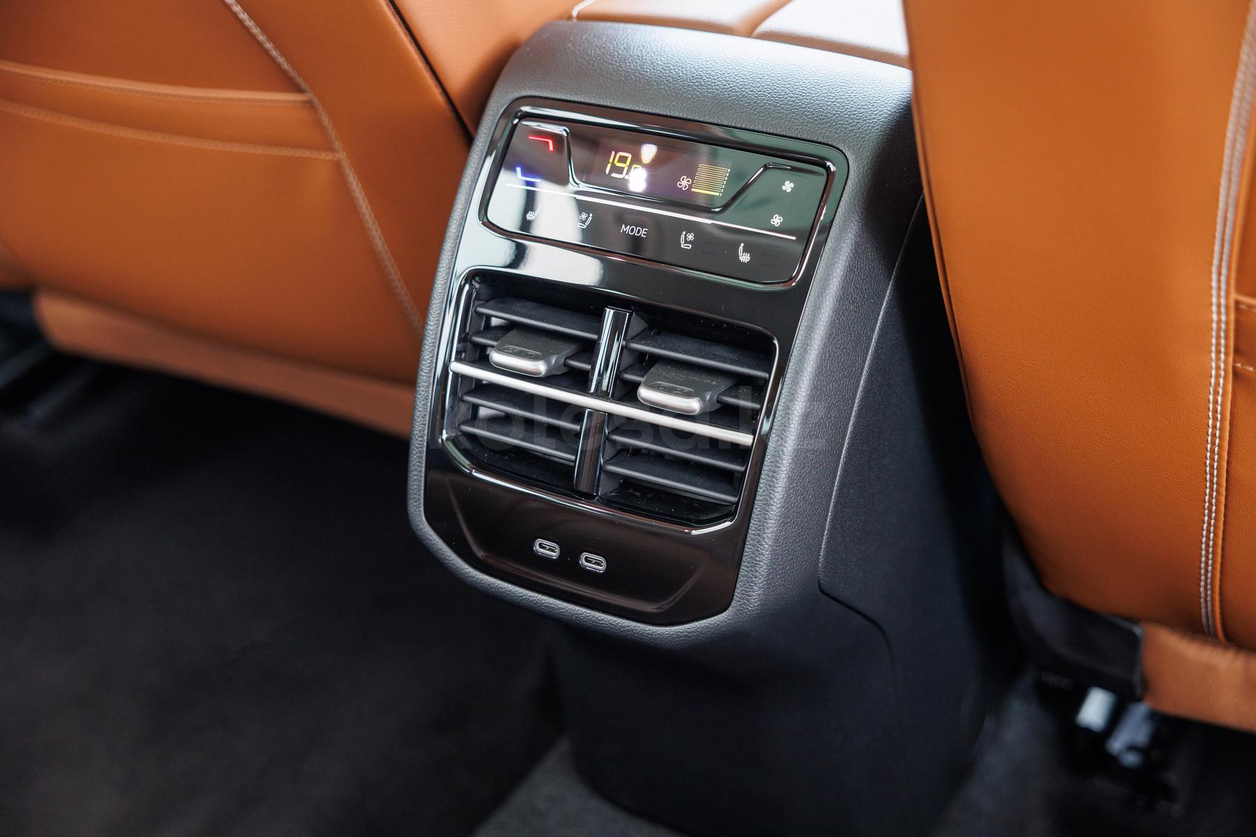 Volkswagen Passat D 2024 - н.в. года от 19 300 000 тенге