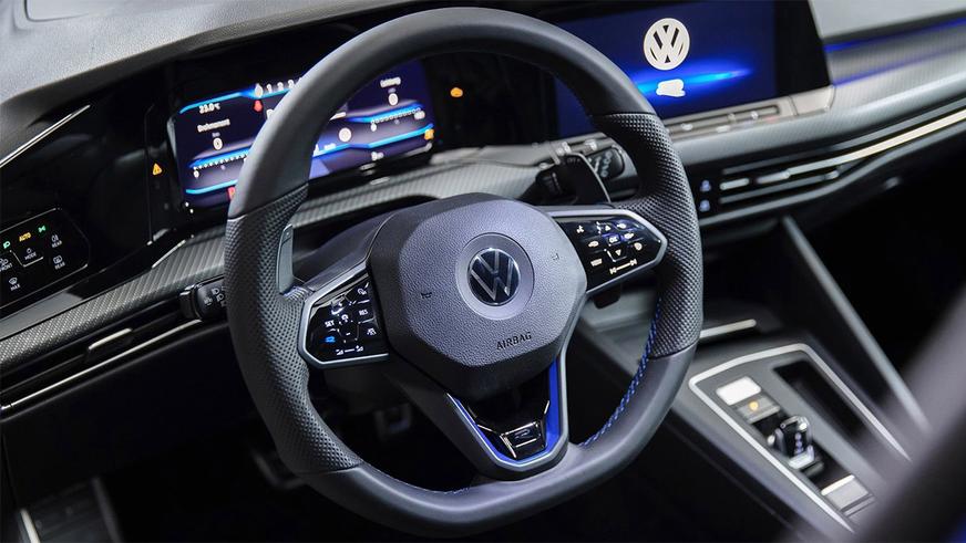 Дебютировал VW Golf R нового поколения