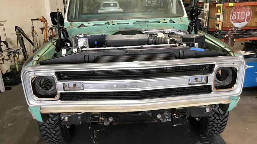 Кастомайзеры из США превратили новый Silverado в классический C10