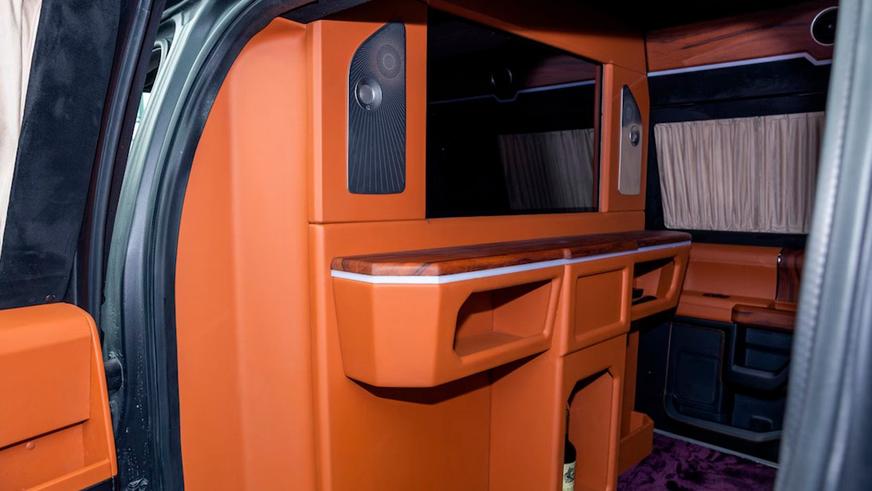 Брутальные внедорожники Toyota и Ford привезли тюнеры на выставку в Нью-Йорке