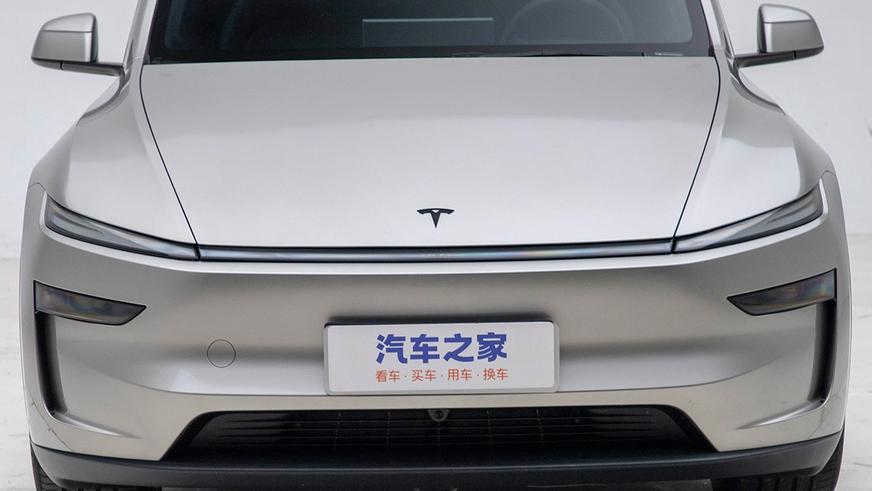 Tesla представила в Китае 6-местный кроссовер Model Y