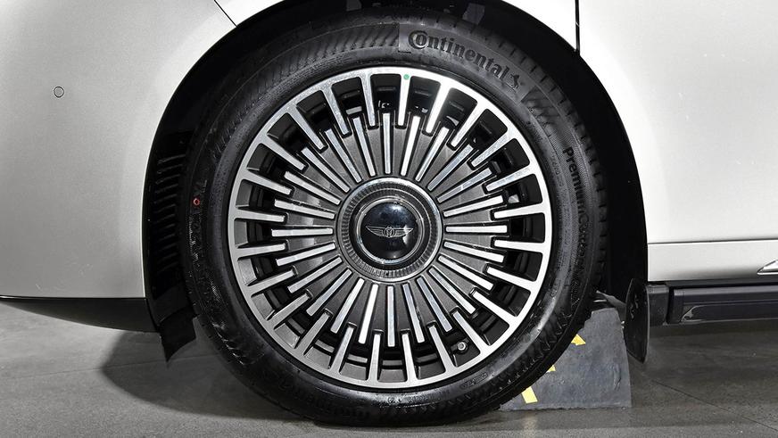 Geely открыла в КНР приём заказов на вэн V900