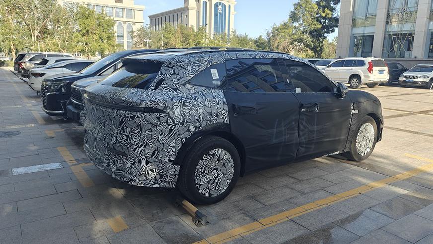 Рассекречен интерьер свежего кроссовера Zeekr