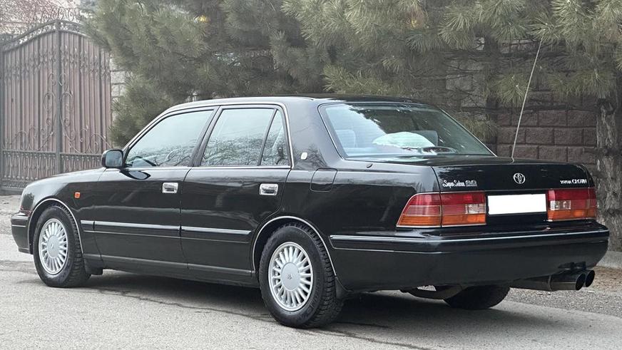 Toyota Crown (S150) с левым рулём продают за 10 млн тенге на Kolesa.kz