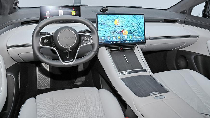 Huawei и Chery представили новый электроседан Luxeed S7