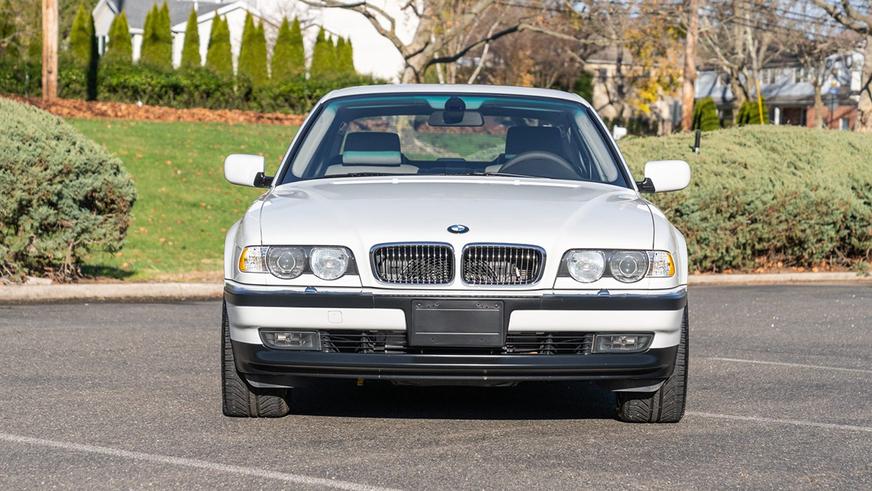 На торги выставили почти новую BMW 740iL (E38) 2000 модельного года