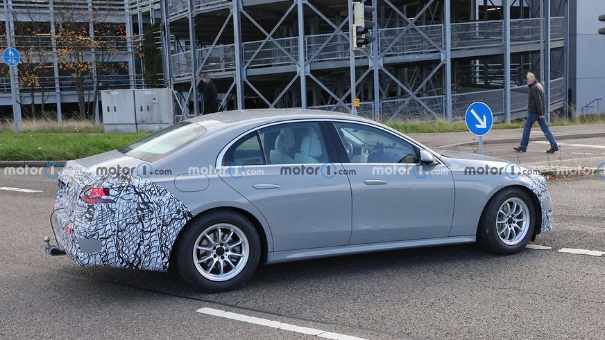 Новый Mercedes E-Class не получит гиперэкран