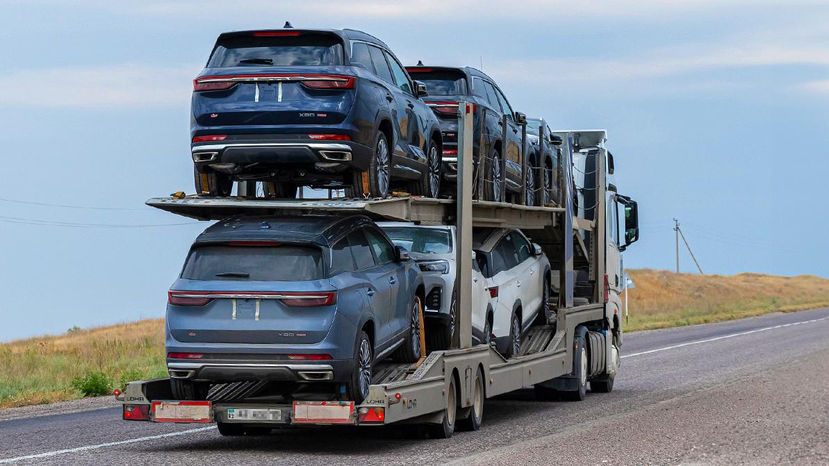 Новая волна краж машин в Казахстане с помощью автовозов и эвакуаторов