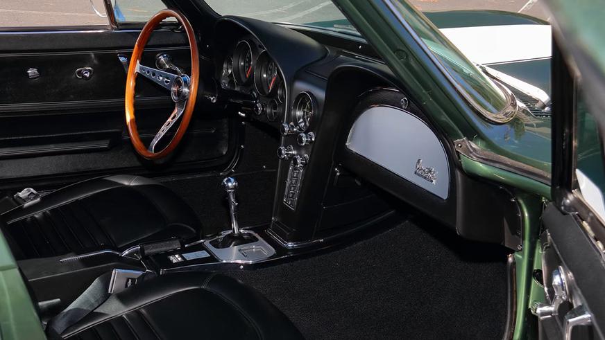 На торги выставят уникальный Corvette второго поколения