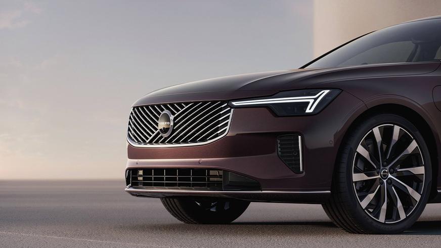 Volvo обновила седан S90 Volvo обновила седан S90