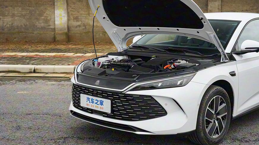 BYD улучшил гибридный седан Qin L. Известны цены