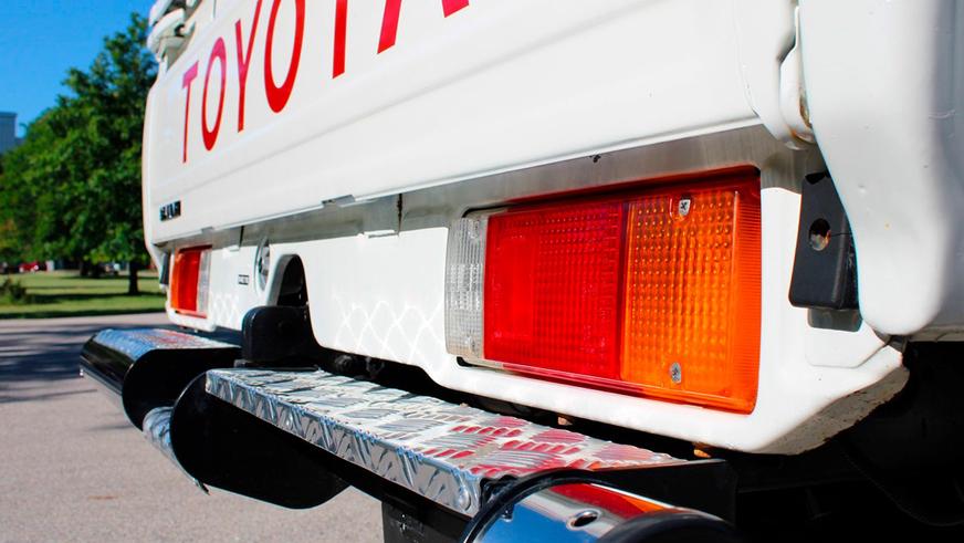 Пикап Land Cruiser c мизерным пробегом продали за 54.5 тысячи долларов