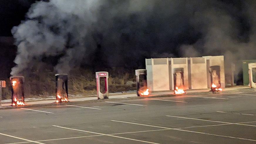 Что происходит с Tesla: падение продаж и вандализм