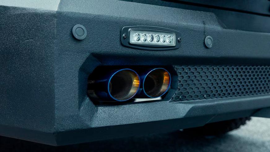 Брутальные внедорожники Toyota и Ford привезли тюнеры на выставку в Нью-Йорке