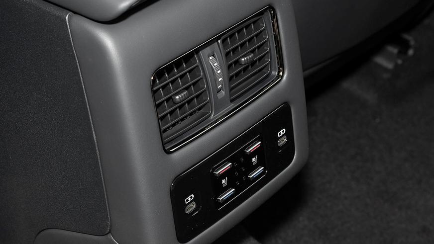 В Китае обновили Toyota Camry. Она стоит от 9 млн тенге