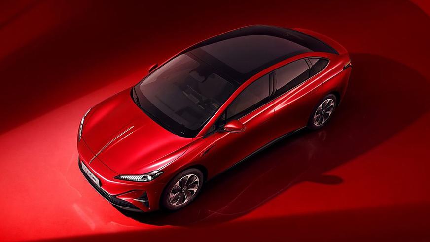 У Hongqi появился недорогой дальнобойный электроседан