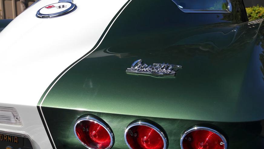 На торги выставят уникальный Corvette второго поколения