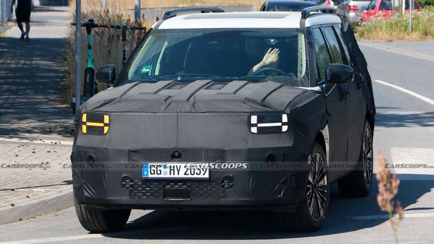 Новый Hyundai Santa Fe показал оптику в стиле бюджетного Exter