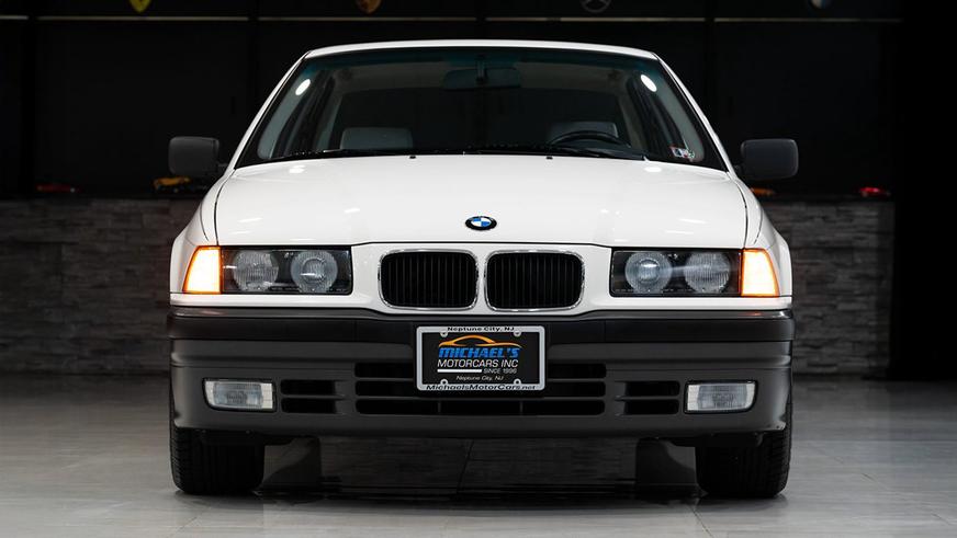 В США нашли почти новую BMW 325i в кузове E36 В США нашли почти новую BMW 325i в кузове E36