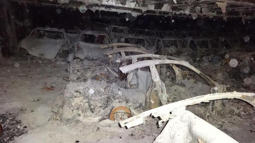 Горевший в море автовоз Fremantle Highway начали разгружать