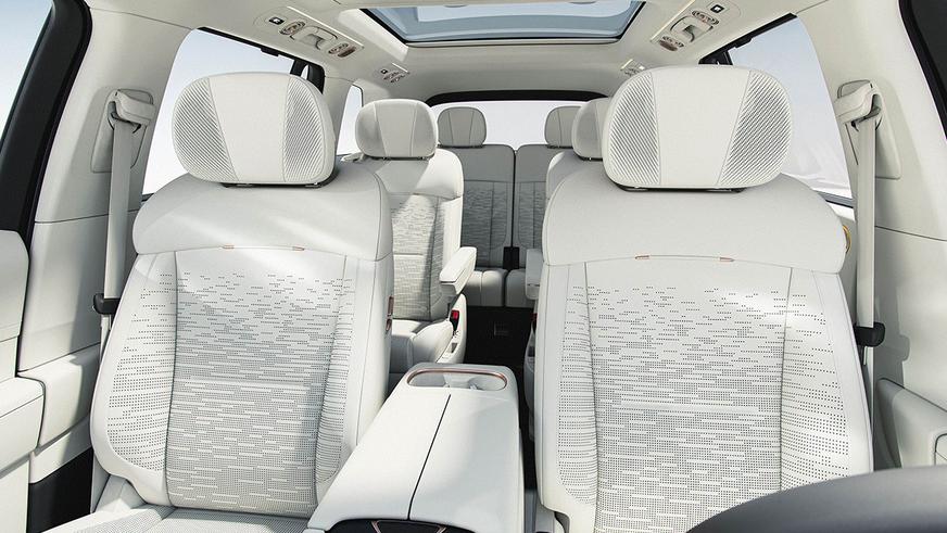 Названы цены на кроссовер Lynk&Co 900 в Китае