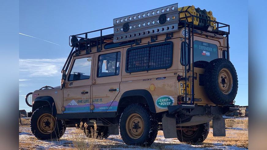 С молотка уйдёт ветеран Camel Trophy, старый Land Rover Defender